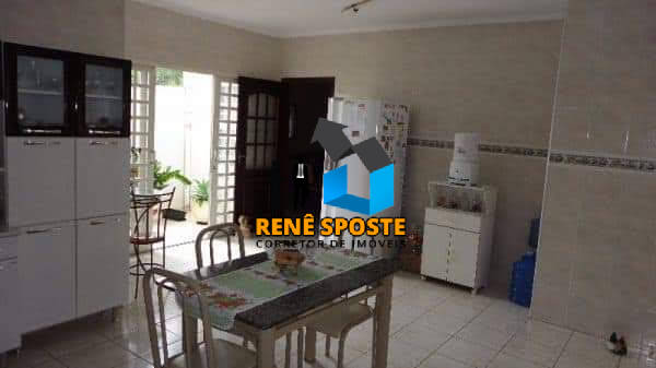 Casa à venda com 3 quartos, 205m² - Foto 4